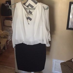 Cach’e cocktail dress. Size 2.  Bag#72